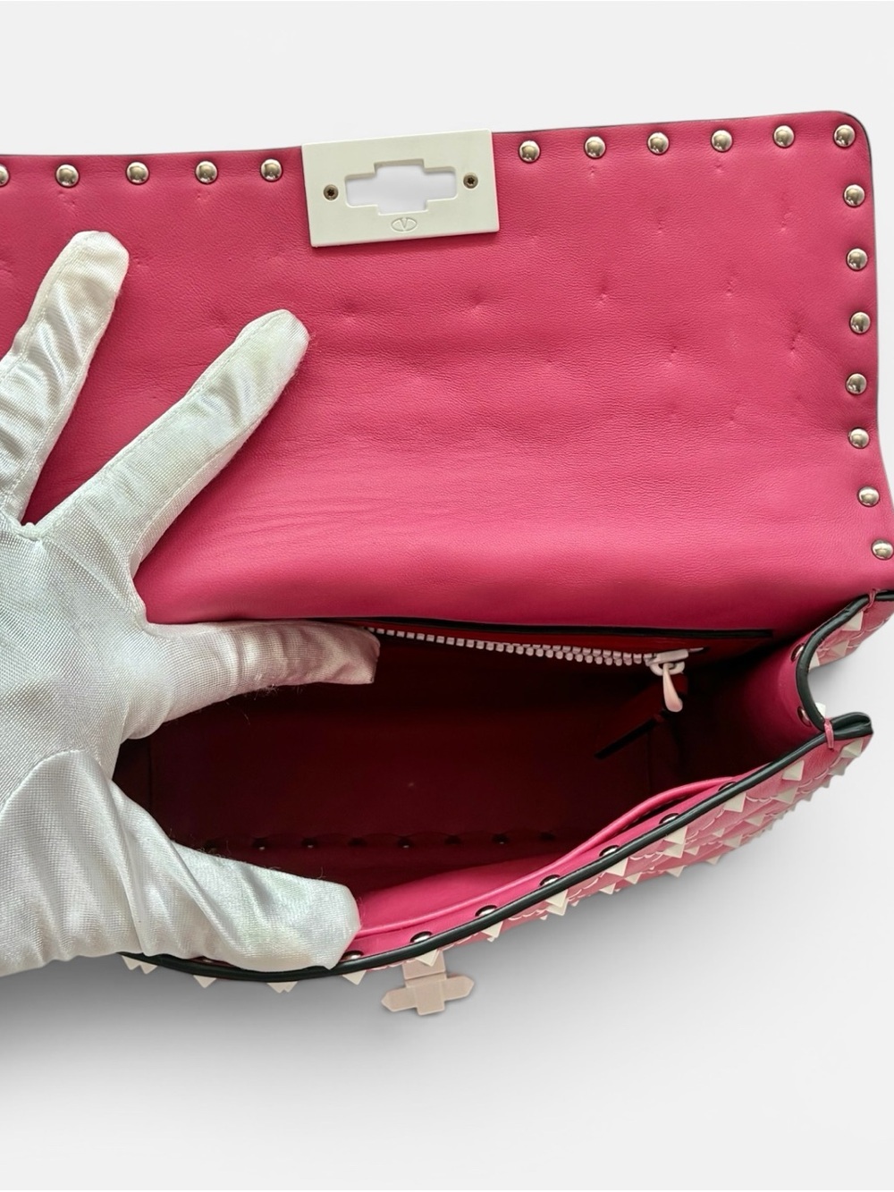 Valentino Garavani Rockstud Spike Pink Quilted Leather Shoulder Bag - Picture 6 of 12